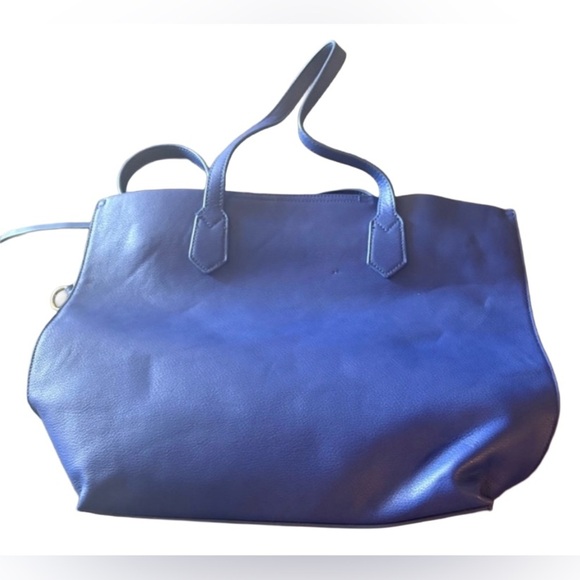 Elegant Blue Tote Bag – Tassel Accent & Detachable Strap - Picture 4 of 5